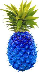 В первую очередь мы видим ананас, а уже потом начинаем задумываться, почему он синий